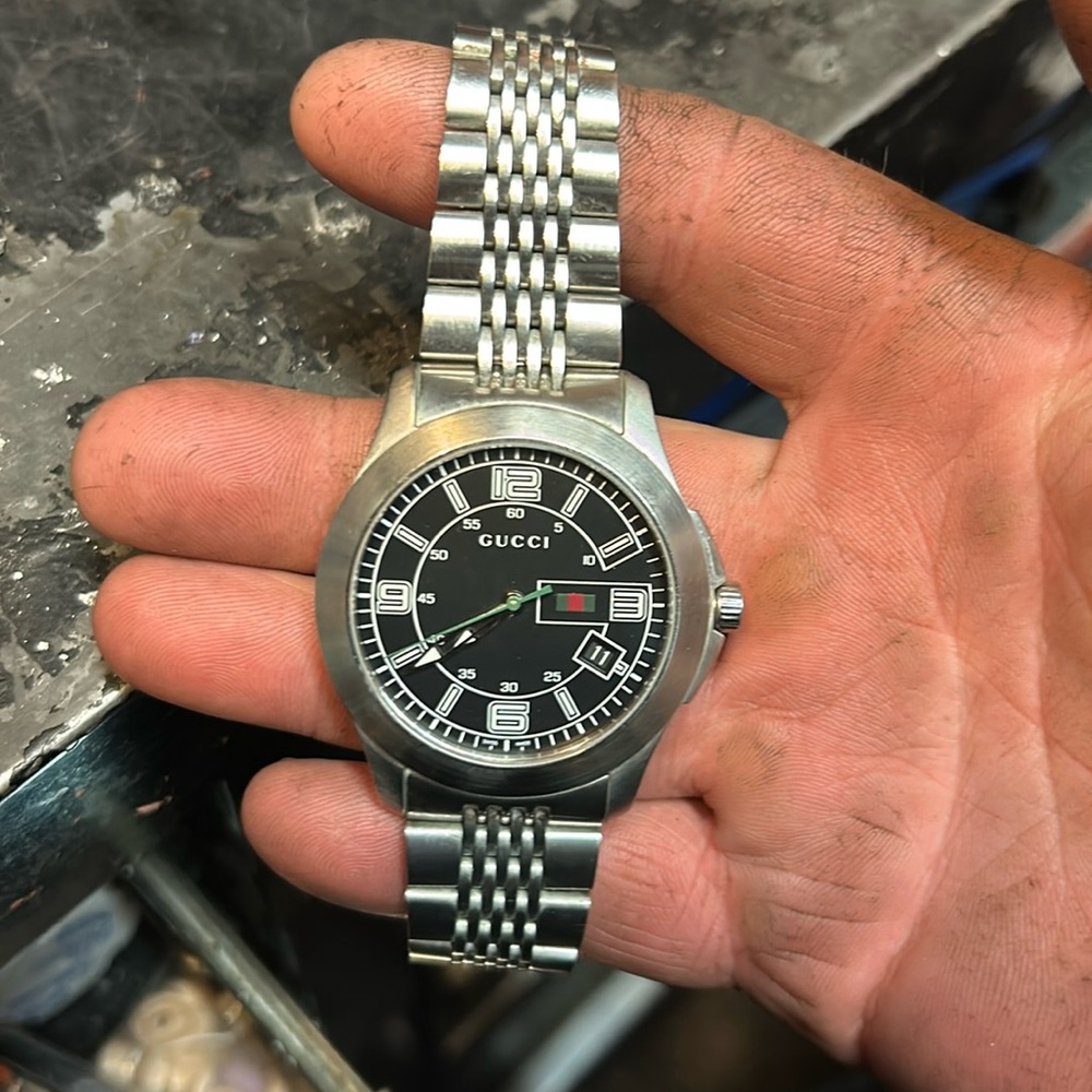 Men’s Gucci watch needs battery